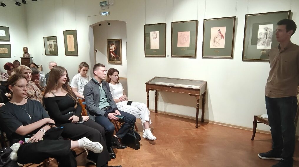 В Доме Кустодиева состоялась встреча с фотографом Дмитрием Дадонкиным